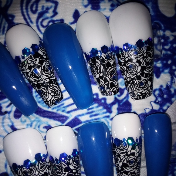 Bikini 7 matching nails and bikini size small - Picture 2 of 2